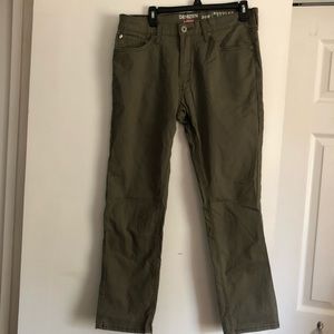 DENIZEN from Levi’s 208 Regular Taper fit 33x30